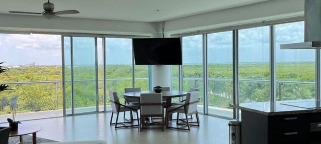 Beach, pool 3BR Apartment - 8 guests