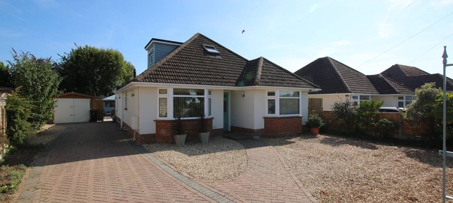 Beach Retreat, centrally located in Mudeford and pet friendly