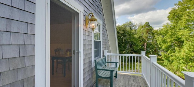 Beachfront Brooklin Studio with Private Balcony!