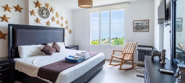 Beachfront Condo AC Pool WiFi Laundry