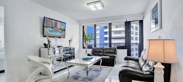 Beachfront Condo w Beach Service/1207