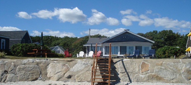 Beachfront cottage on Fortunes Rocks Beach