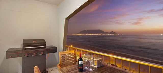 Beachfront Luxury 1,400 Sq Ft, Workspace, Air Con & Table Mountain Views