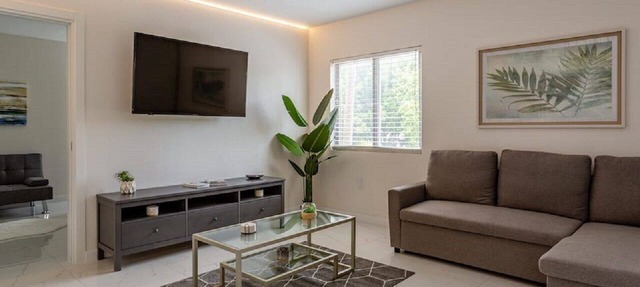 BEACHFRONT Stunning 2 Bed 2 Bath w/Free Parking