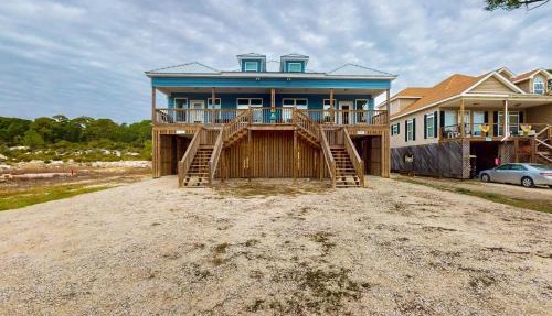 Beachview duplex with double lofts balcony W&D Wifi