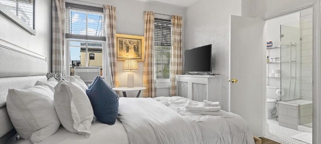 Beautiful 1-BR Flat Nestled Between Dupont & Logan