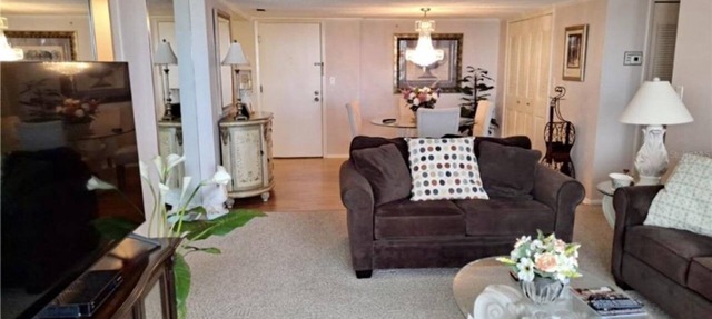 Beautiful 2 bedroom Condo 1/2 mile from Clearwater beach