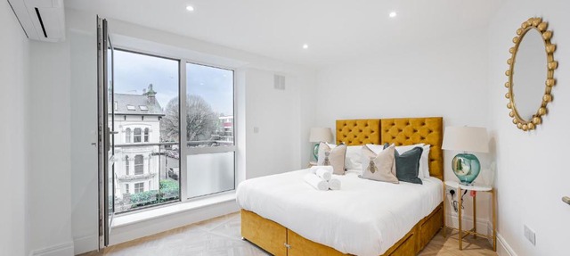 Beautiful 2Bd 2Bth Chiswick Apartment with AC and Private Balcony