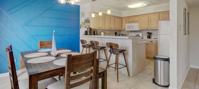 Beautiful 3BR/2BA Lake View Condo