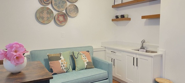 Beautiful and cozy Guest suite in Vancouver, central location