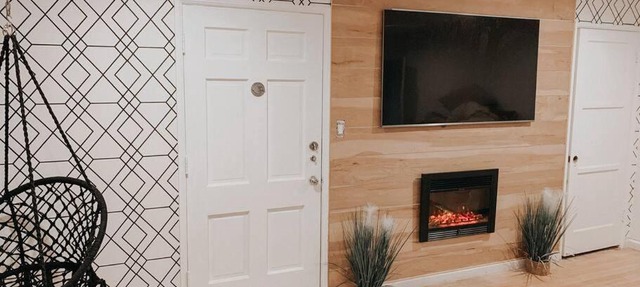 Beautiful Bright Condo Steps Away from the Beach