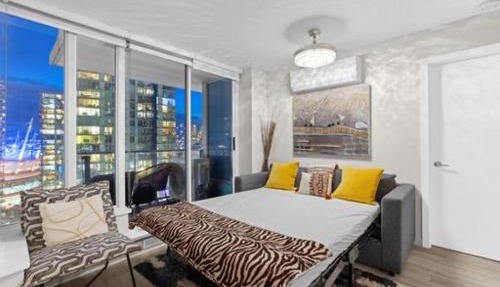 Beautiful Bright with water view AC DT 2BR 2BTh 3BD sleeps 6 guests