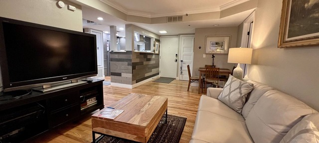 Beautiful Cherry Creek Condo right in the heart of town and restaurants