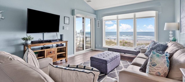 Beautiful, dog-friendly w/amazing ocean views