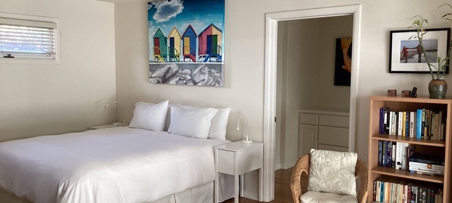 Beautiful Large Studio With a Private Bathroom In The Heart of Santa Monica