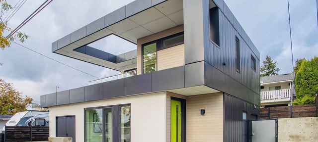 Beautiful Modern Award Winning Guest Home- N.Van