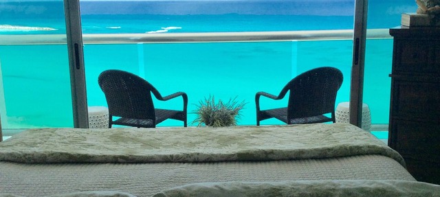 Beautiful, modern Beachfront Penthouse, Best Location and views in Hotel Zone