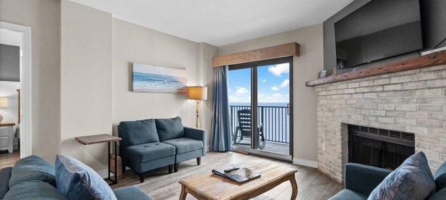 BEAUTIFUL OCEANFRONT PENTHOUSE.