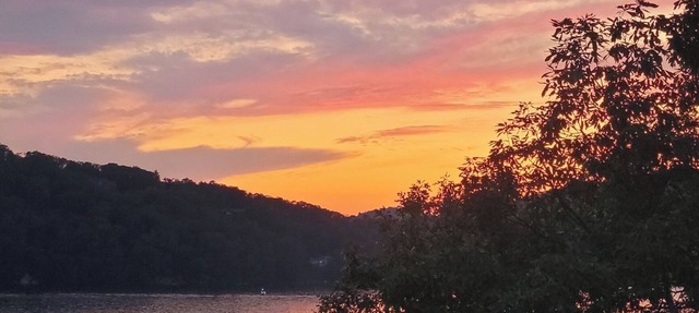 Beautiful Renovated Direct Waterfront Candlewood Lake Home~Views~Weekly Discount