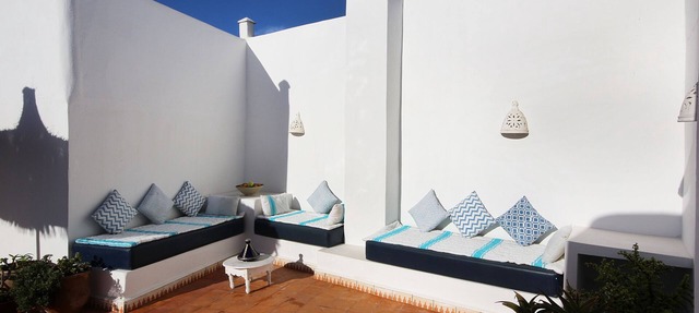Beautiful riad for 6-8 persons, quiet, central, 5mn walk to the sea
