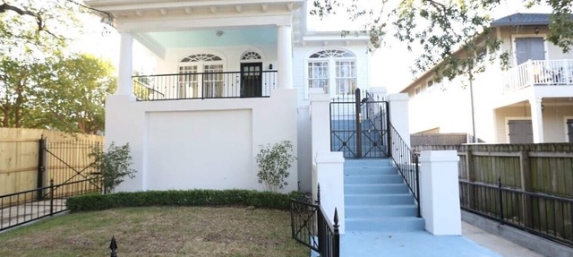 Beautiful & Spacious Apartment in Uptown with Wi-Fi, AC, Hulu