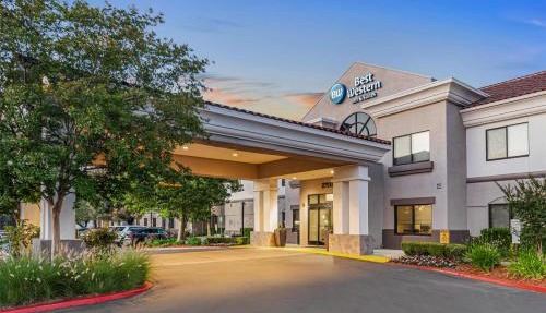 Best Western Valencia/Six Flags Inn & Suites