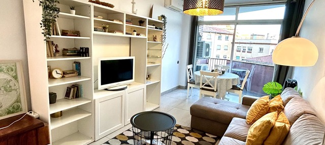 BIG FLAT IN LA SAGRERA. Very quiet area and well connected