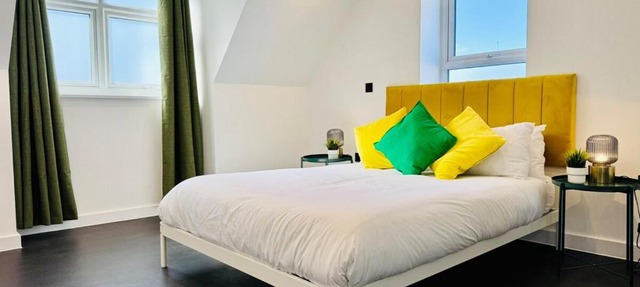 BIG Penthouse - 3-Bedroom - 2-Bathroom - Sleeps 8