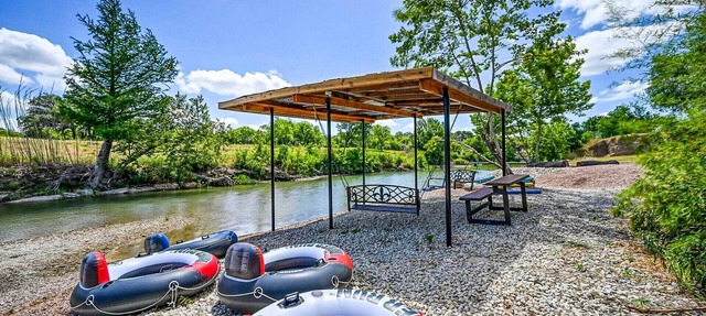 Blanco Riverfront Estate w/2 Homes: 4-Acre Oasis