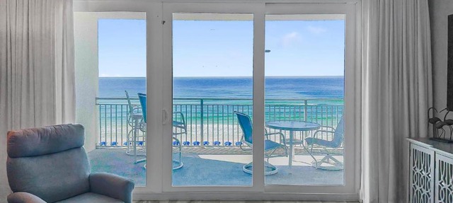blu #606 Luxury 2 Bd Beachfront Condo