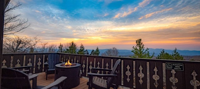 Boho Chalet w/Mountain Views