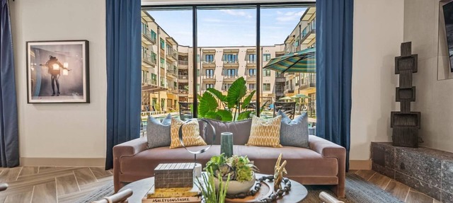 Boho Soco 1BR Queen Suite w Gympickleballlaundry