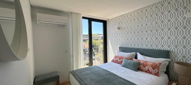 BONFIM LIVING - Great location, al fresco dining and free private parking