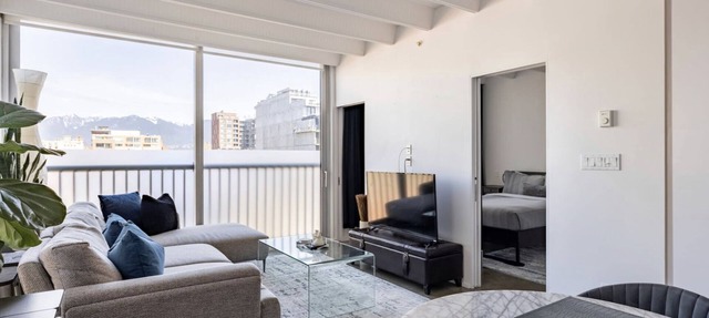 Book now! Urban 1BR with AC | FIFA| Rogers Arena | Parking
