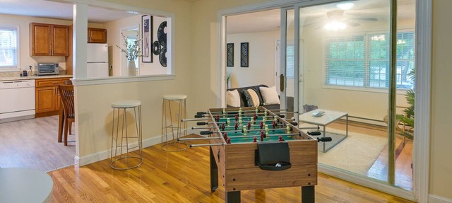 Boston Duplex w/Foosball Table: 11 Mi to Downtown