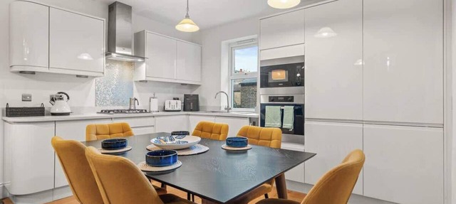 Brand NEW 2 BR Fulham Apt Nr Tube Station COZY