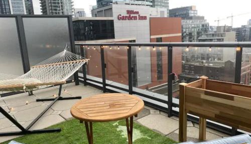 Bright 1BR w Large Terrace - Entertainment District