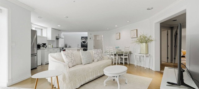 Bright 3BR Home Near UBC & Vancouver Hotspots