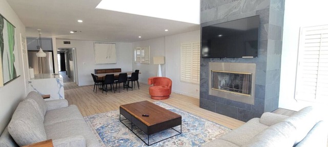 Bright 5 bdroom 3 bath w/Rooftop Deck by the Beach