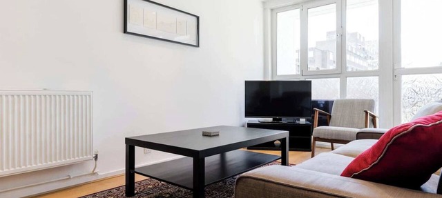 Bright and Charming 4BD Family Haven in Kennington