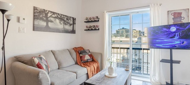 Bright & Beautiful 3 Bedroom in Griffintown