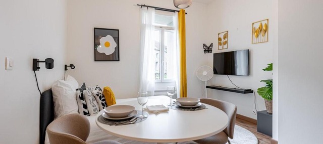 Bright Central Studio Evry- 20 min from Paris