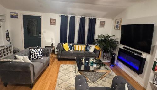 Bright & Comfortable Home in the Heart of It All