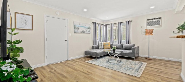 Bright & Cozy Getaway-10min to Downtown LA