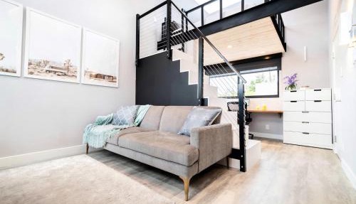 Bright European Loft In Venice Beach