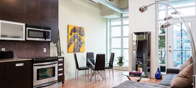 Bright loft one bedroom with den, steps to subway, Casa Loma and Yorkwille