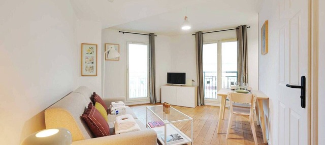 Bright, modern studio for 2P - La Défense