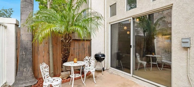 Bright Townhome Retreat With Private Patio Walk Trails