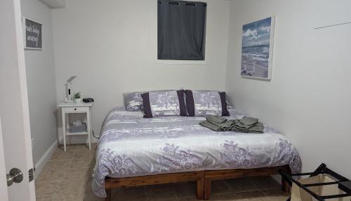 Brighton Apartment Sleeps 3 - Steps to Bus Line
