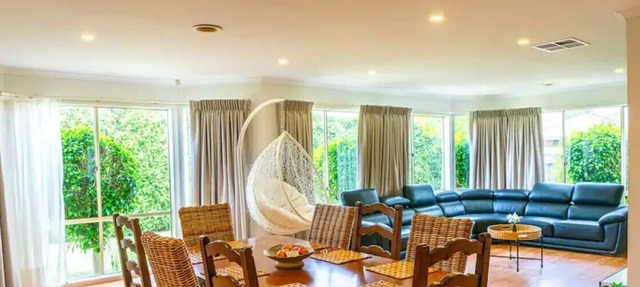 Brightside Spacious Family Home with Theatre Room Near Melbourne Airport